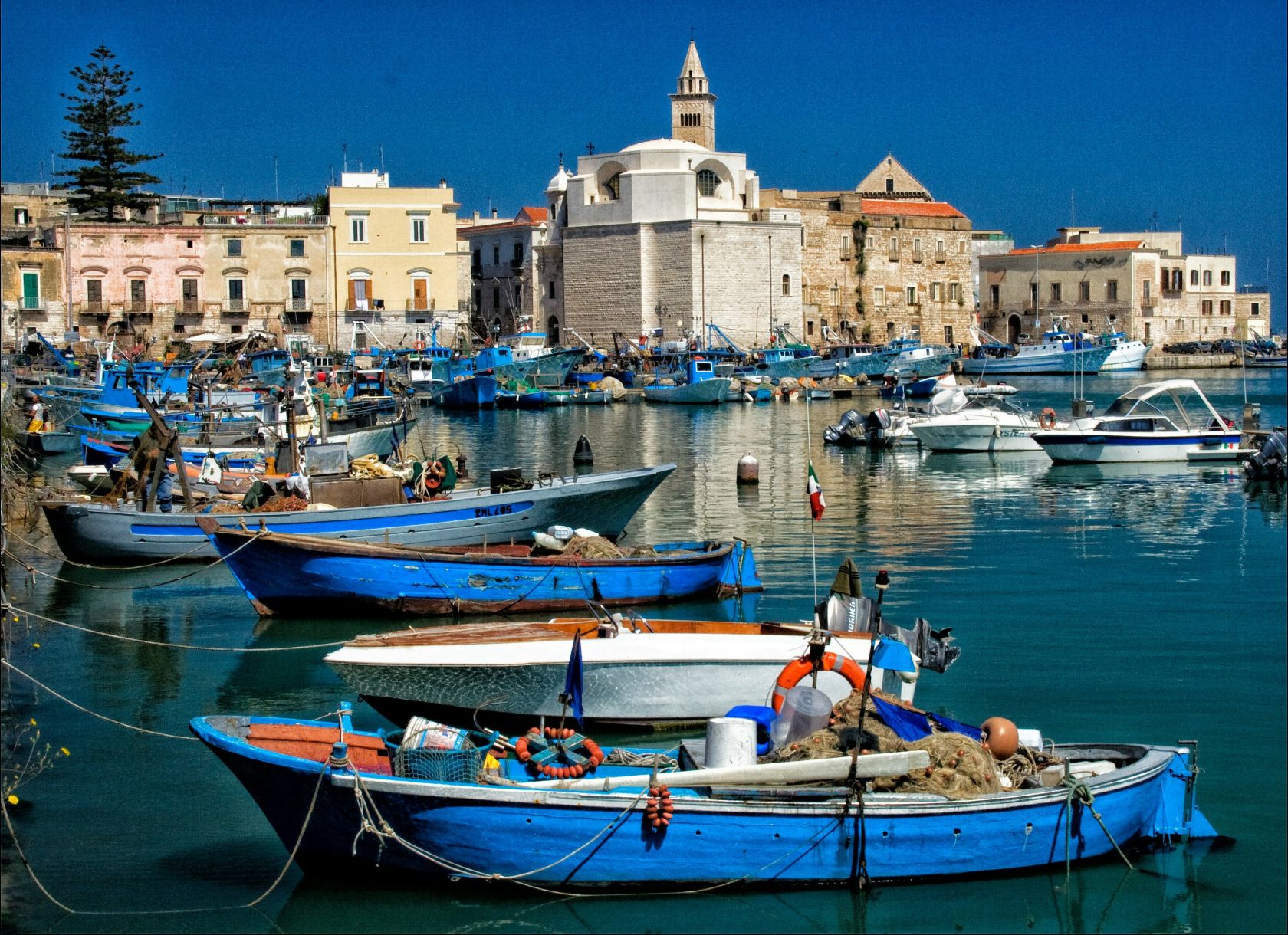 Der Hafen von Trani