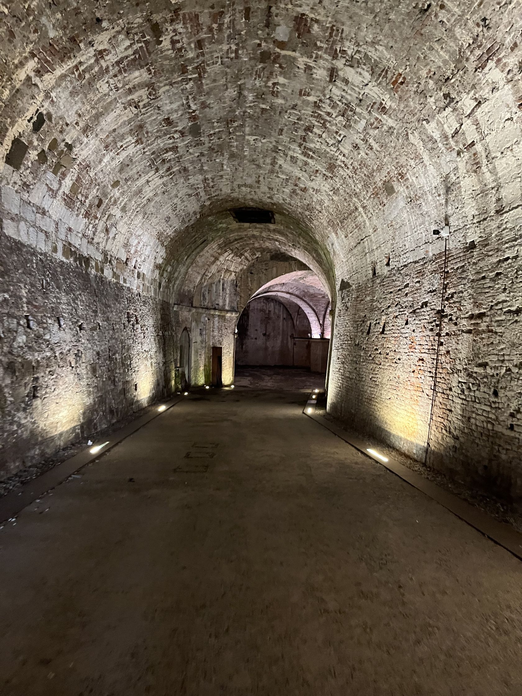 Ein Tunnel durch die Stadtmauer
