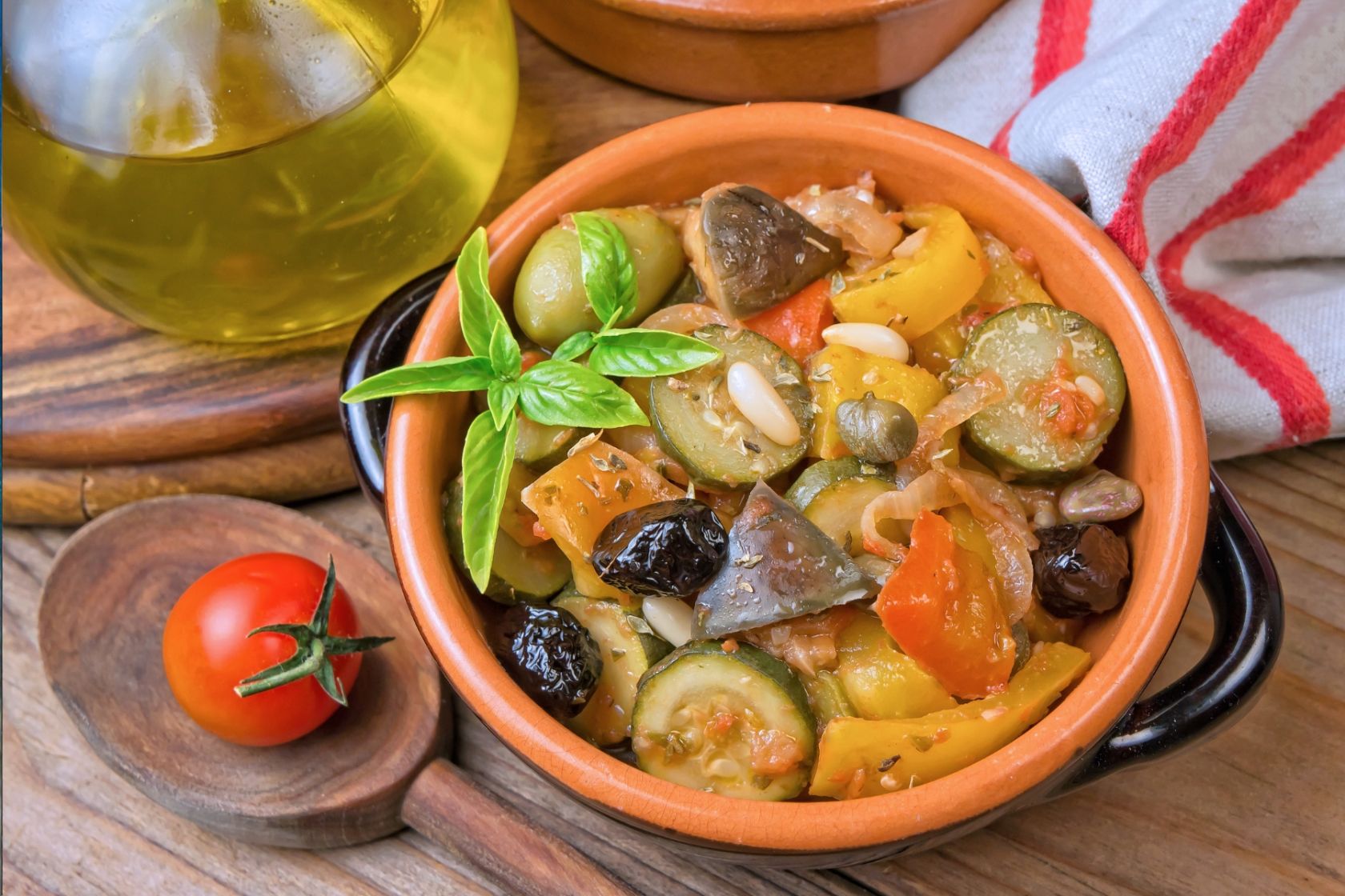Caponata - klassisch mit Auberginen, Tomaten, Sellerie, Kapern und Oliven