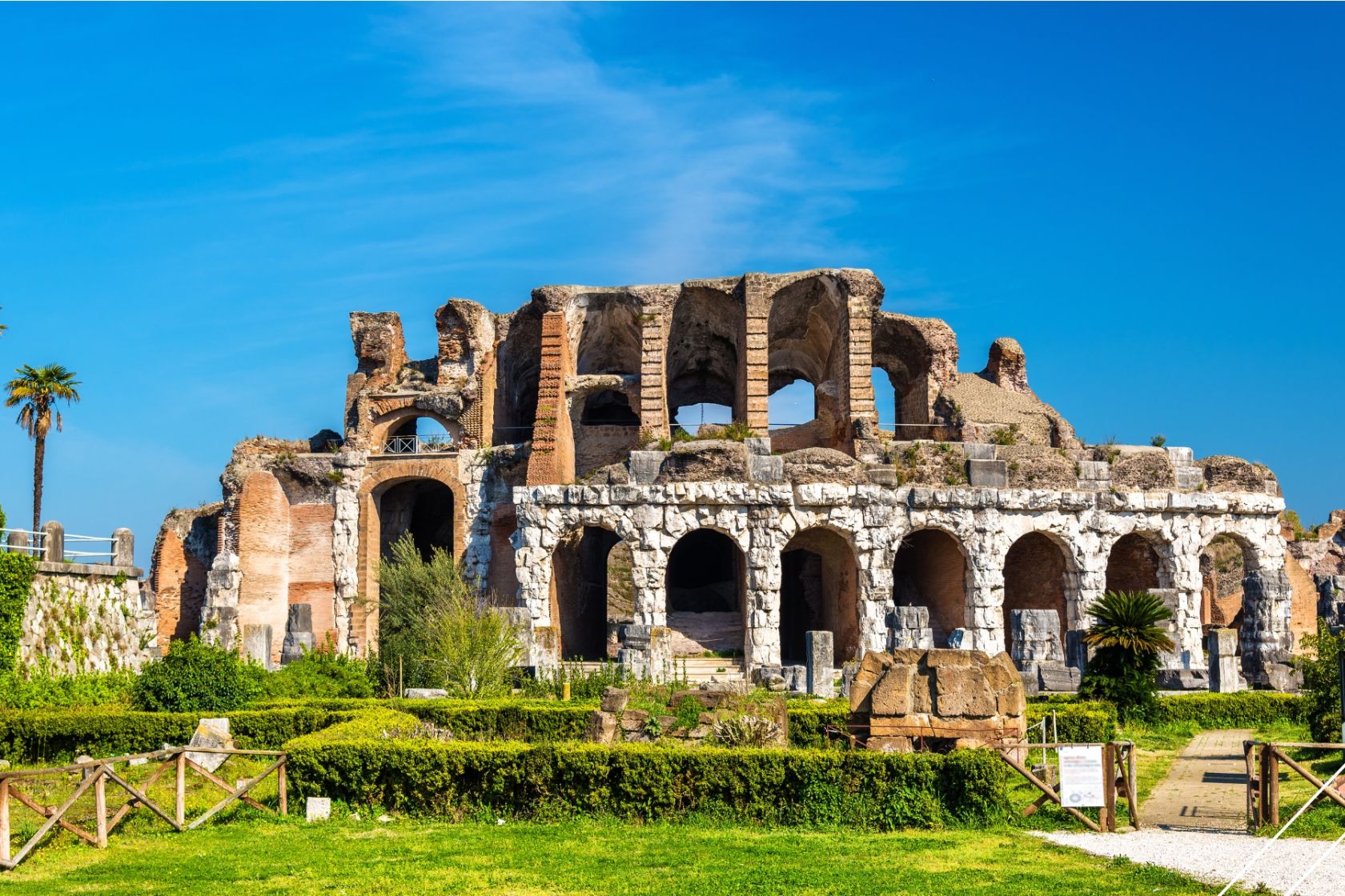 Das Amphitheater von Capua, auch als „Kolosseum von Capua“ bekannt, befindet sich in Santa Maria Capua Vetere nahe Neapel