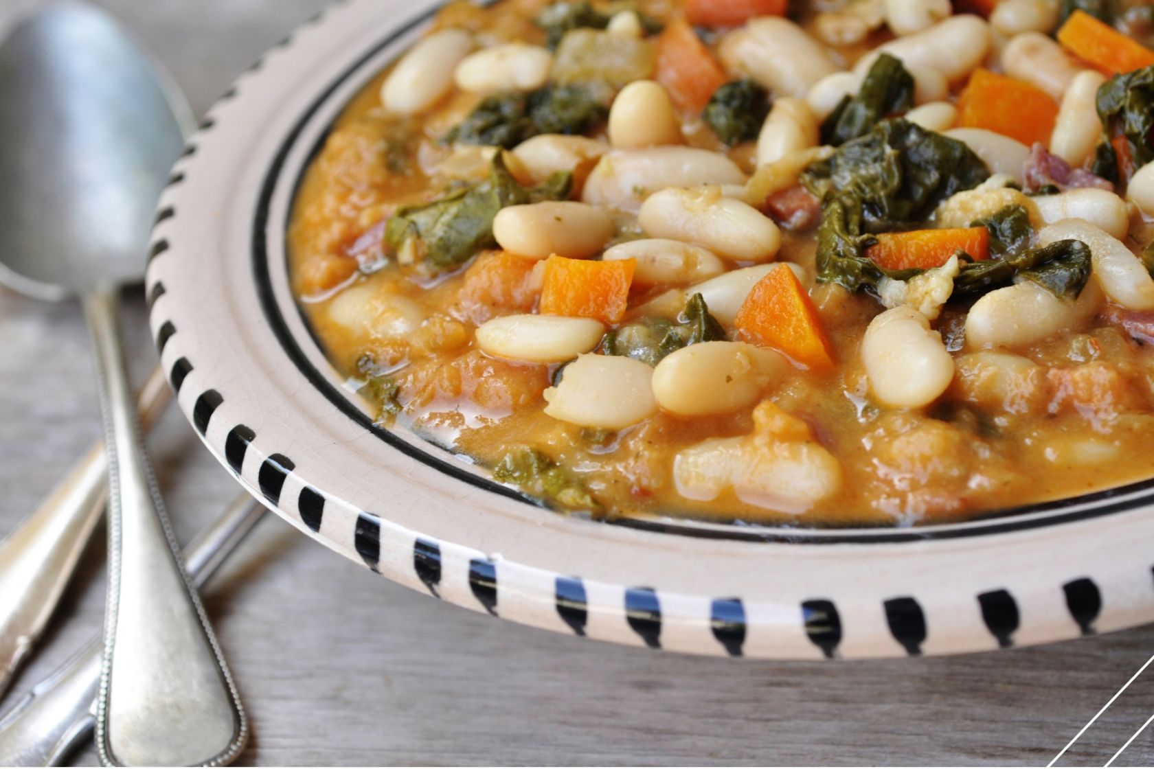 Ribollita, übersetzt "wieder gekocht", ist ein klassischer Vertreter der Cibo Povero
