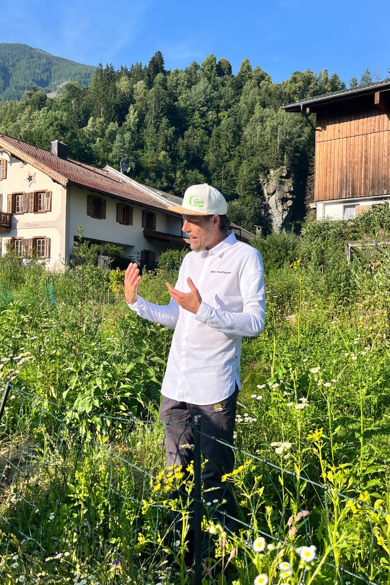 Peter Fankhauser erklärt seinen Garten